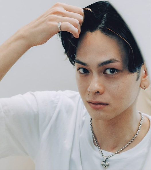 男性らしい雰囲気 しっかり角度がついたストレート眉